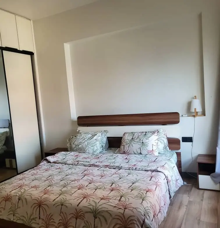 Louez un appartement meublé à Kinshasa-Gombe pour un court séjour. Offres flexibles, confort haut de gamme et proximité des commodités principales.